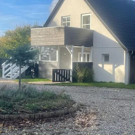 2 Bedroom Near The Sea *
