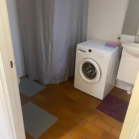 Apartment 2 Bedroom Near The Sea *