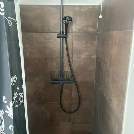 2 Bedroom Near The Sea 아파트