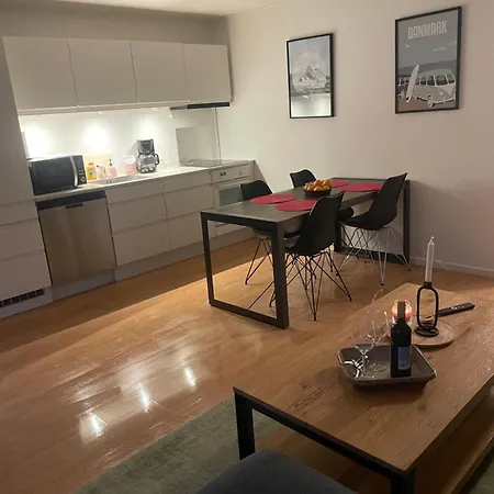 2 Bedroom Near The Sea Apartment *