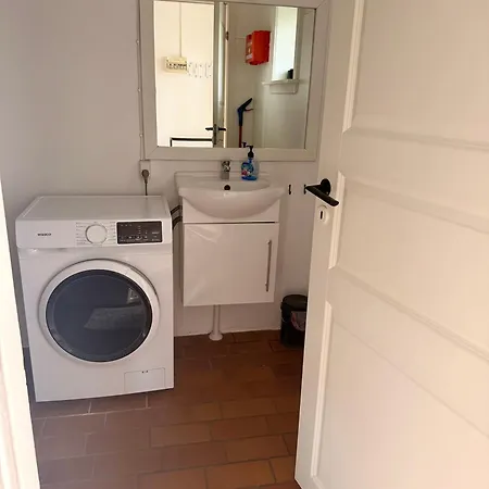 2 Bedroom Near The Sea